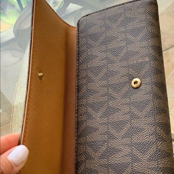 Michael Kors wallet - Picture 5 of 7